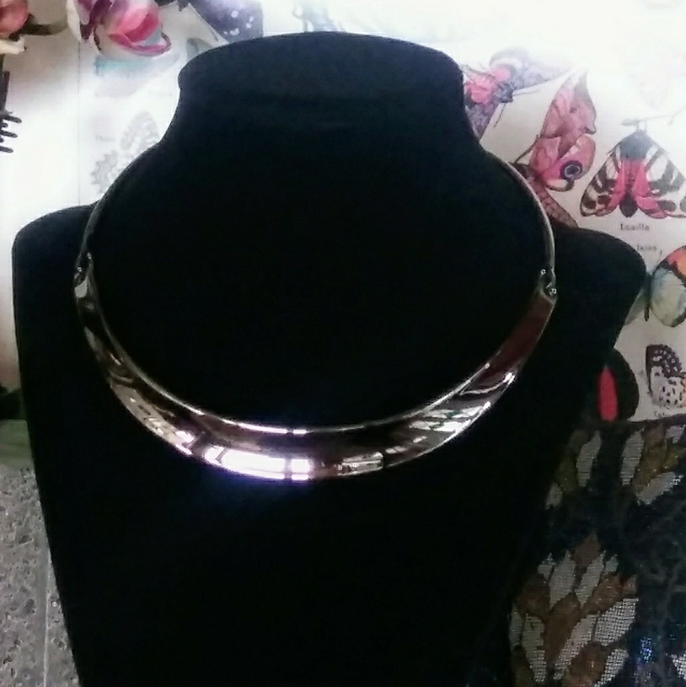 Collar necklace
